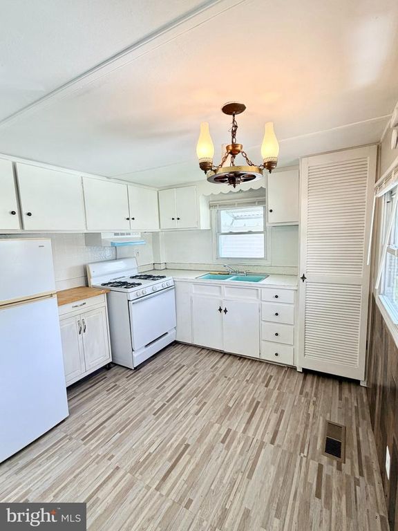 103 BRATTON DR, NORRISTOWN, PA 19403 — photo 3