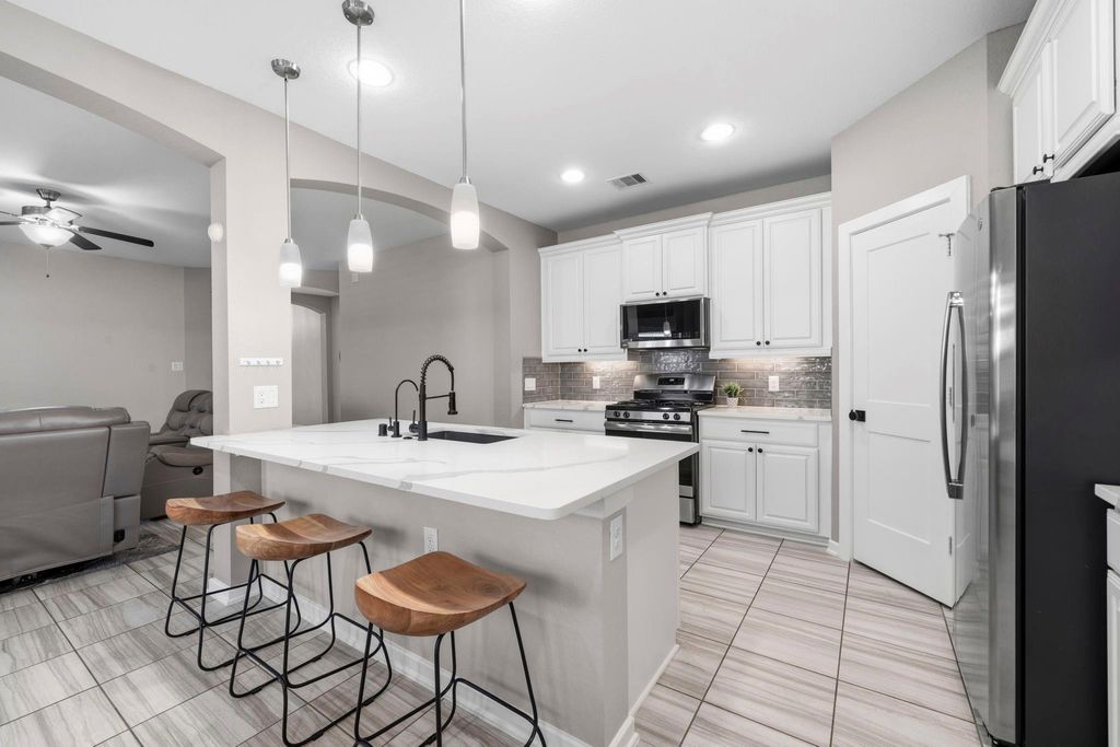 Image 13 of property listing at 16011 Monument Hill Crossing, Cypress, TX 77433