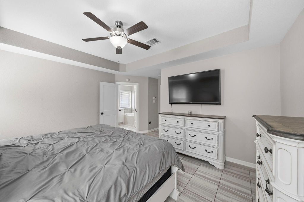 Image 16 of property listing at 16011 Monument Hill Crossing, Cypress, TX 77433