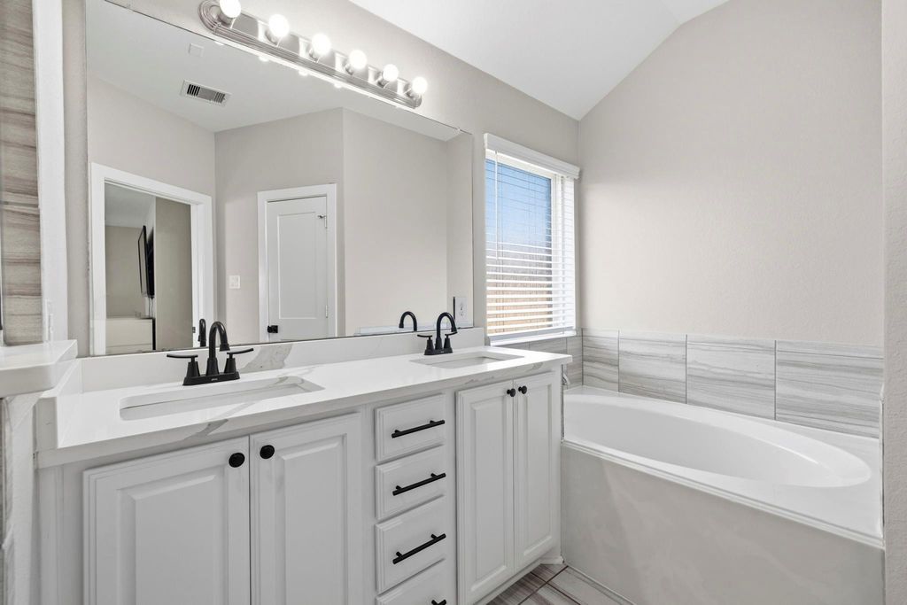 Image 18 of property listing at 16011 Monument Hill Crossing, Cypress, TX 77433