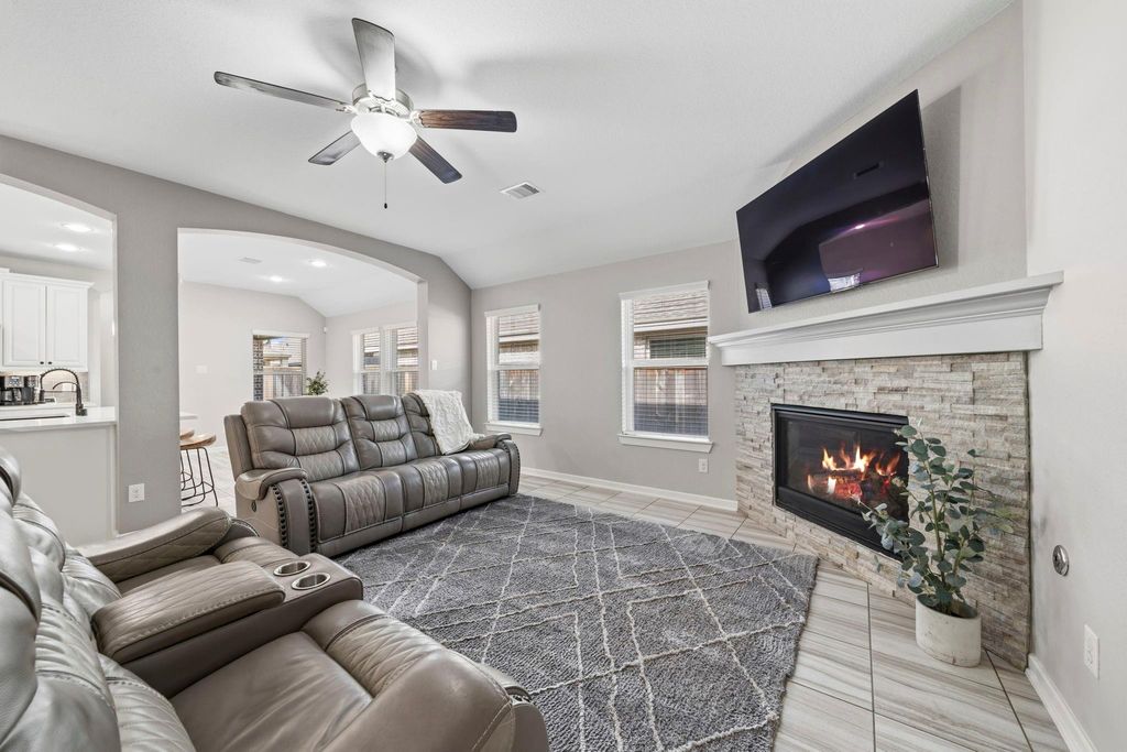 Image 3 of property listing at 16011 Monument Hill Crossing, Cypress, TX 77433