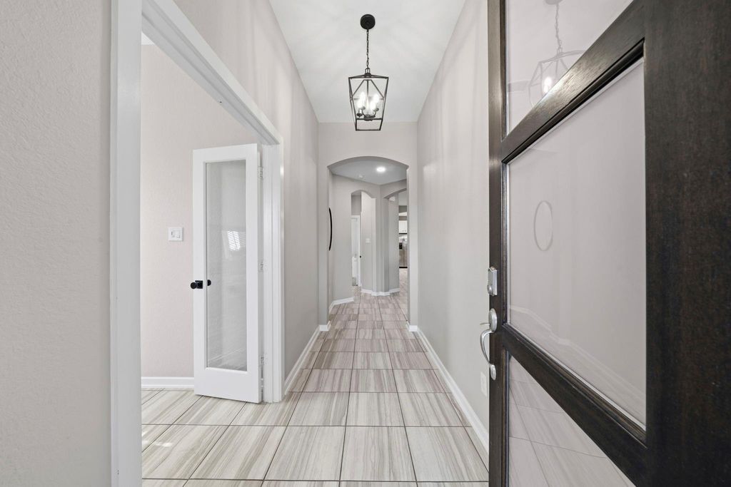 Image 6 of property listing at 16011 Monument Hill Crossing, Cypress, TX 77433