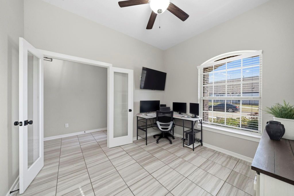 Image 8 of property listing at 16011 Monument Hill Crossing, Cypress, TX 77433