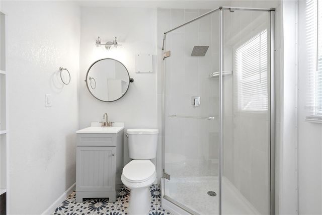 5586 30TH AVENUE N, St Petersburg, FL 33710
