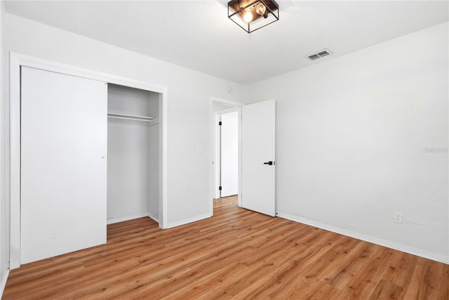 5586 30TH AVENUE N, St Petersburg, FL 33710