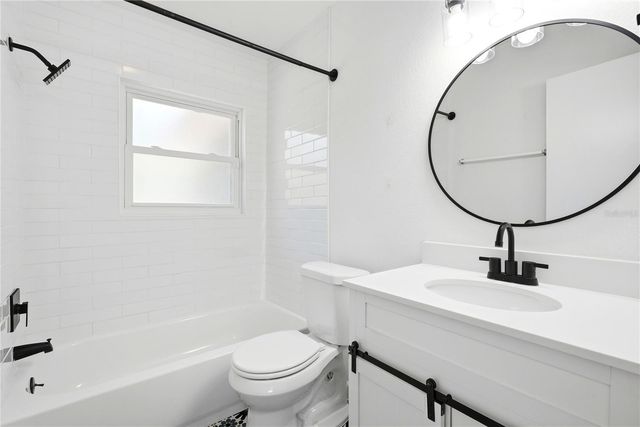 5586 30TH AVENUE N, St Petersburg, FL 33710