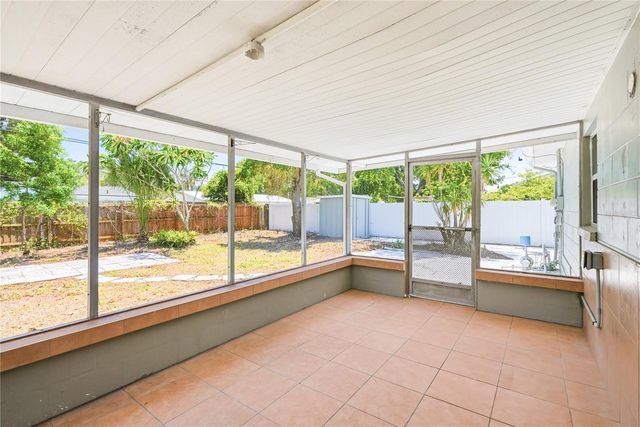 5586 30TH AVENUE N, St Petersburg, FL 33710