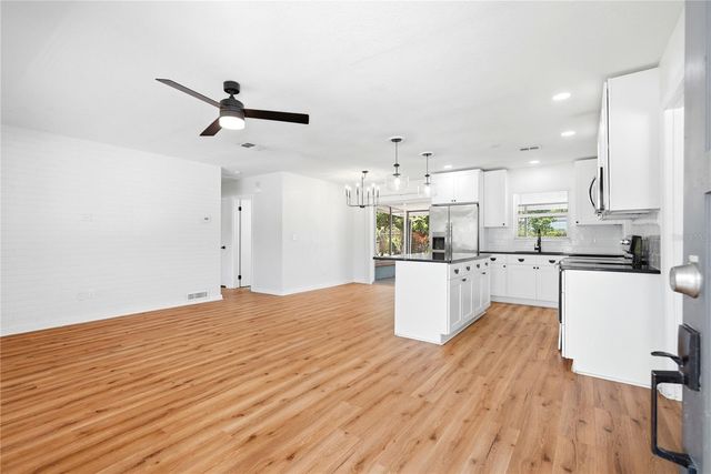 5586 30TH AVENUE N, St Petersburg, FL 33710