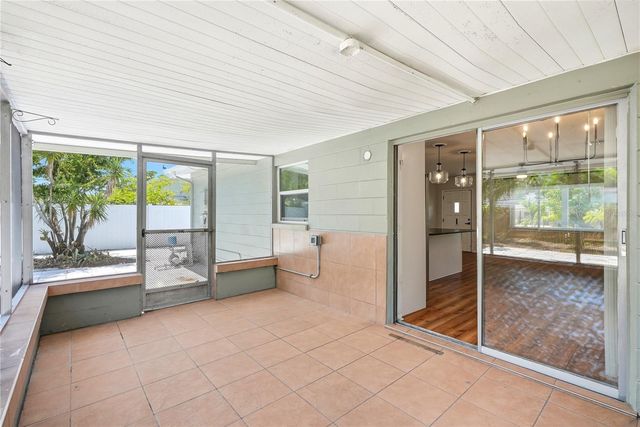 5586 30TH AVENUE N, St Petersburg, FL 33710
