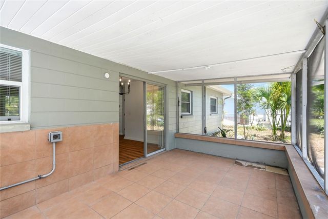 5586 30TH AVENUE N, St Petersburg, FL 33710