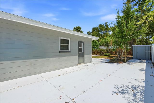 5586 30TH AVENUE N, St Petersburg, FL 33710