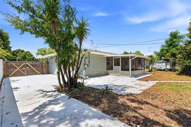 5586 30TH AVENUE N, St Petersburg, FL 33710