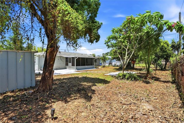 5586 30TH AVENUE N, St Petersburg, FL 33710