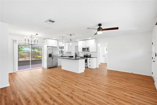 5586 30TH AVENUE N, St Petersburg, FL 33710