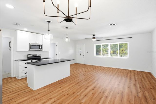 5586 30TH AVENUE N, St Petersburg, FL 33710