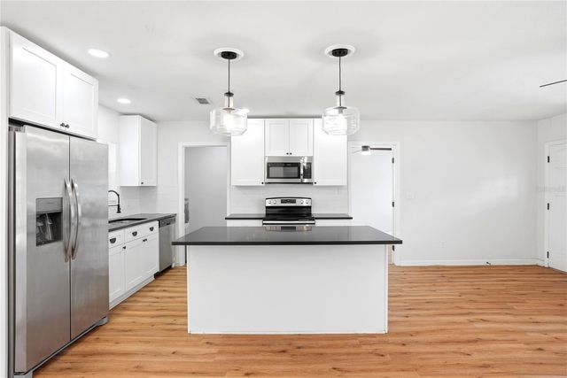 5586 30TH AVENUE N, St Petersburg, FL 33710