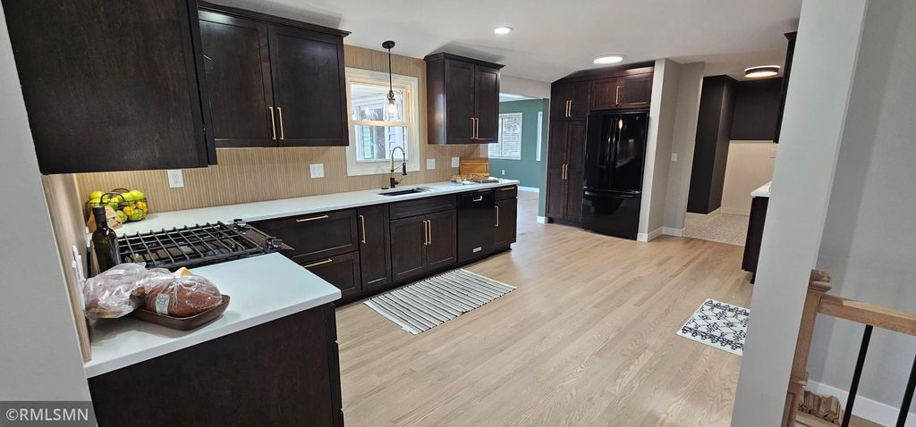 686 Wheaton Avenue, Roseville, MN 55113