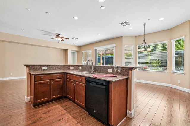 2241 Coryton Ln, Roseville, CA 95747