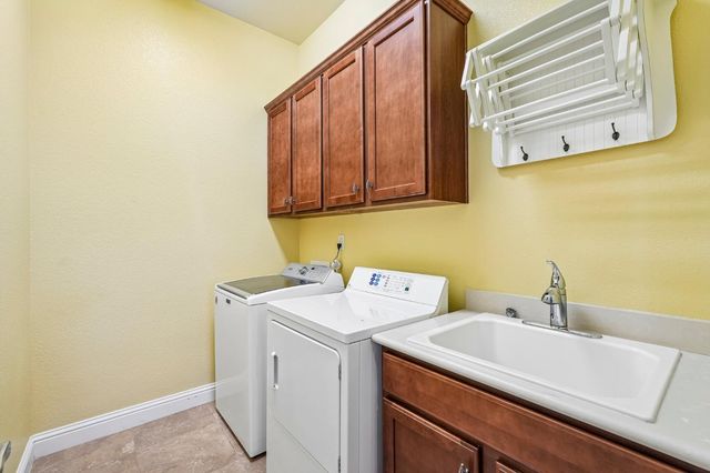 2241 Coryton Ln, Roseville, CA 95747