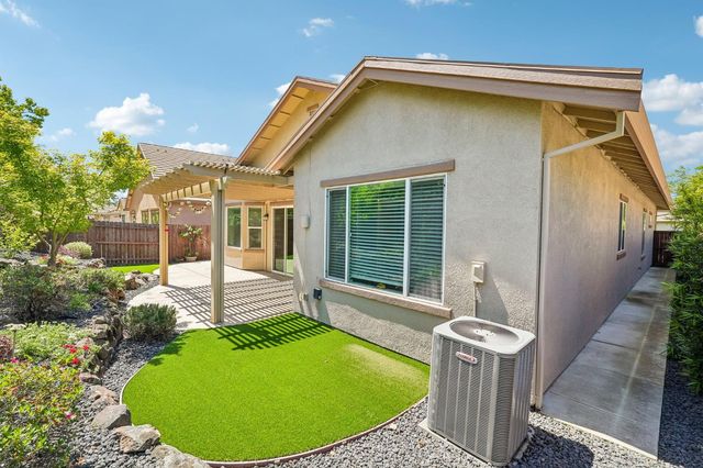 2241 Coryton Ln, Roseville, CA 95747