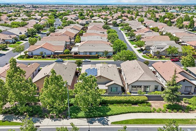 2241 Coryton Ln, Roseville, CA 95747