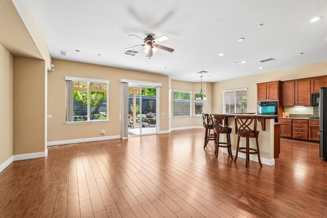 2241 Coryton Ln, Roseville, CA 95747