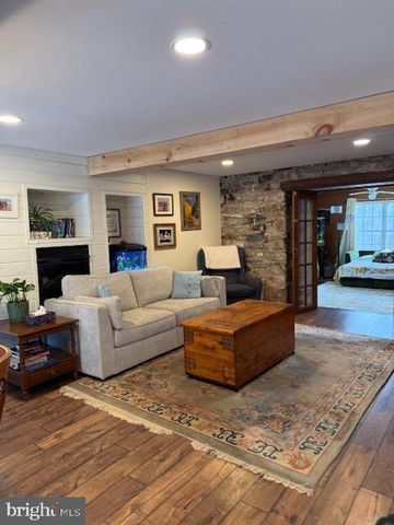 2115 POTTS HILL RD, Etters, PA 17319