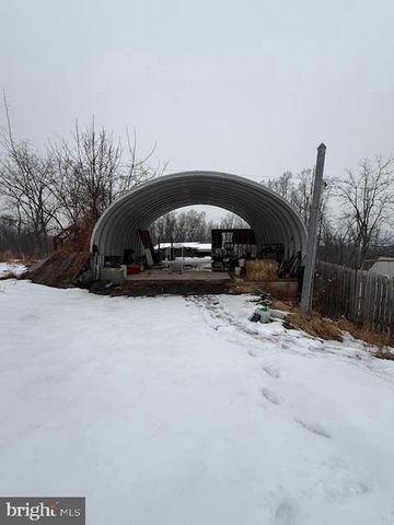 2115 POTTS HILL RD, Etters, PA 17319
