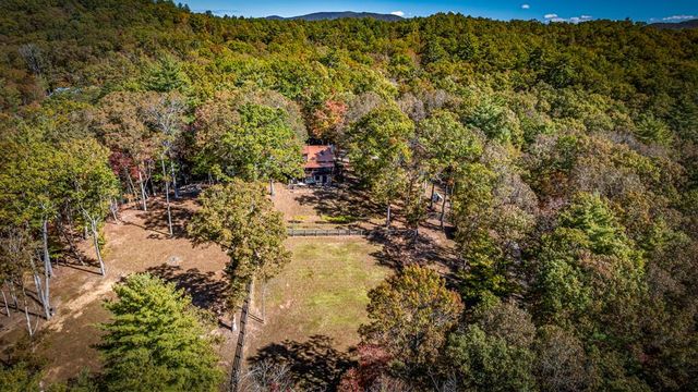 212 Dogpatch Lane, Blue Ridge, GA 30513