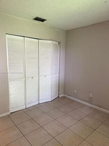 6023 10th Avenue N 215, Greenacres, FL 33463