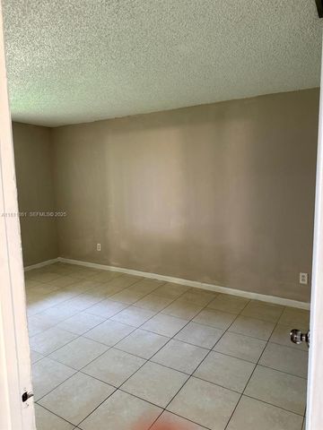 6023 10th Avenue N 215, Greenacres, FL 33463