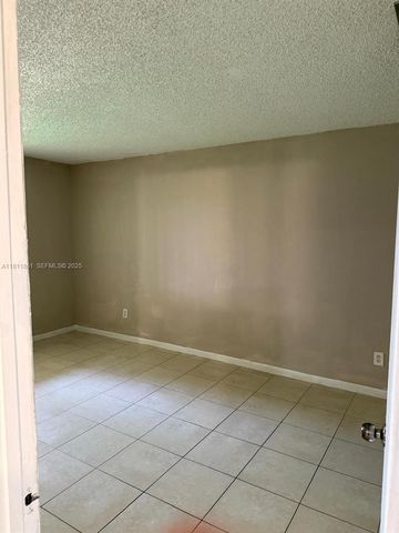 6023 10th Avenue N 215, Greenacres, FL 33463