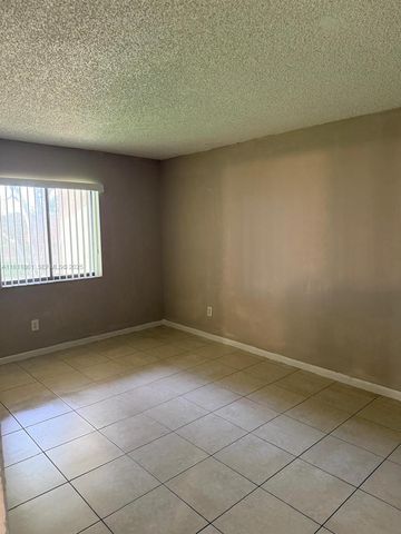 6023 10th Avenue N 215, Greenacres, FL 33463
