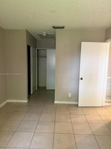 6023 10th Avenue N 215, Greenacres, FL 33463