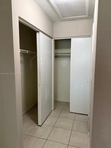 6023 10th Avenue N 215, Greenacres, FL 33463