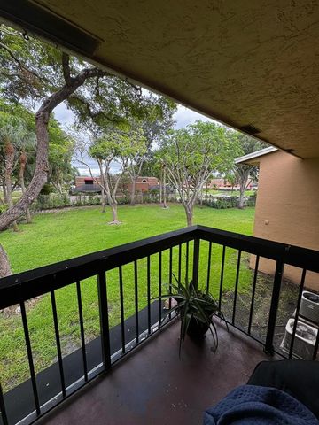 6023 10th Avenue N 215, Greenacres, FL 33463