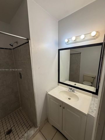 6023 10th Avenue N 215, Greenacres, FL 33463
