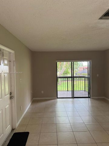 6023 10th Avenue N 215, Greenacres, FL 33463