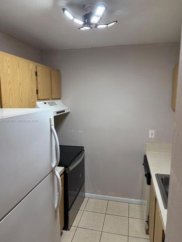 6023 10th Avenue N 215, Greenacres, FL 33463