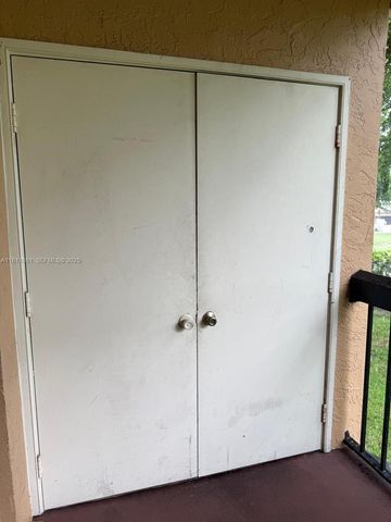 6023 10th Avenue N 215, Greenacres, FL 33463