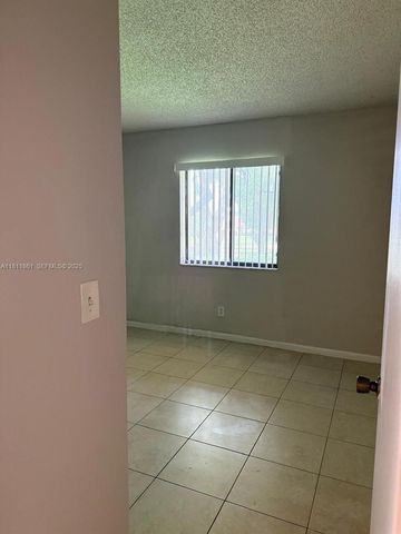 6023 10th Avenue N 215, Greenacres, FL 33463