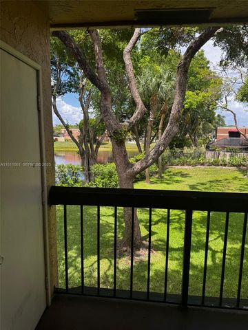 6023 10th Avenue N 215, Greenacres, FL 33463