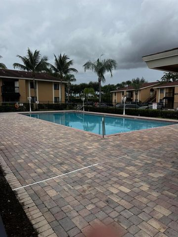 6023 10th Avenue N 215, Greenacres, FL 33463