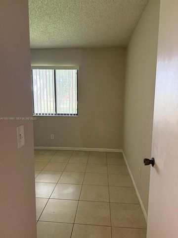6023 10th Avenue N 215, Greenacres, FL 33463