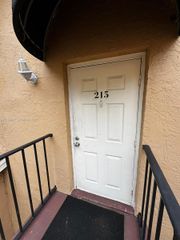 6023 10th Avenue N 215, Greenacres, FL 33463