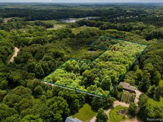 00 Brighton, Howell, MI 48843