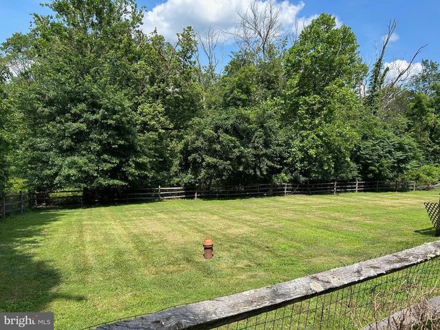 327 SKIPPACK PIKE, Fort Washington, PA 19034