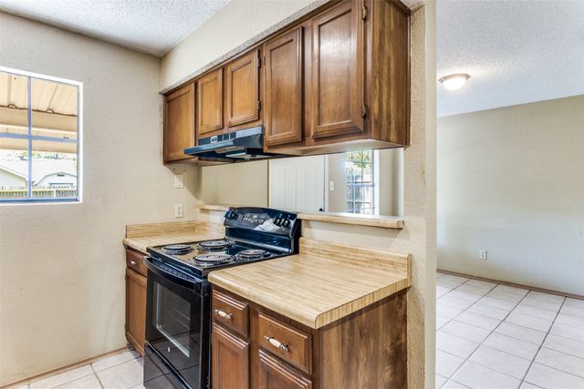 825 Blue Ridge Drive, Burleson, TX 76028