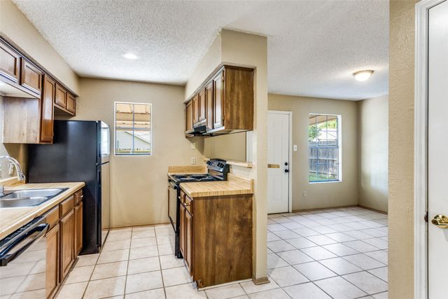 825 Blue Ridge Drive, Burleson, TX 76028