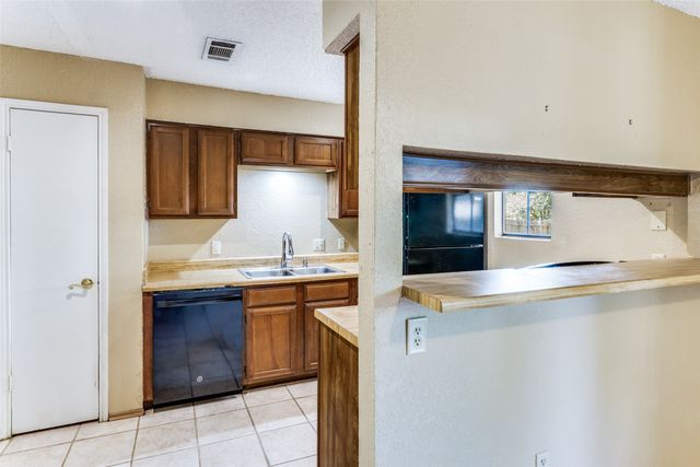 825 Blue Ridge Drive, Burleson, TX 76028